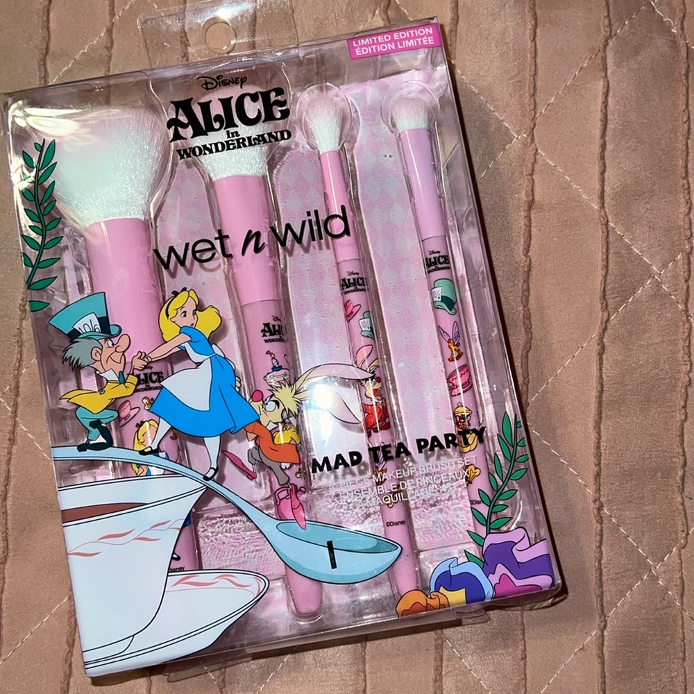 Alice in wonderland make up brush set